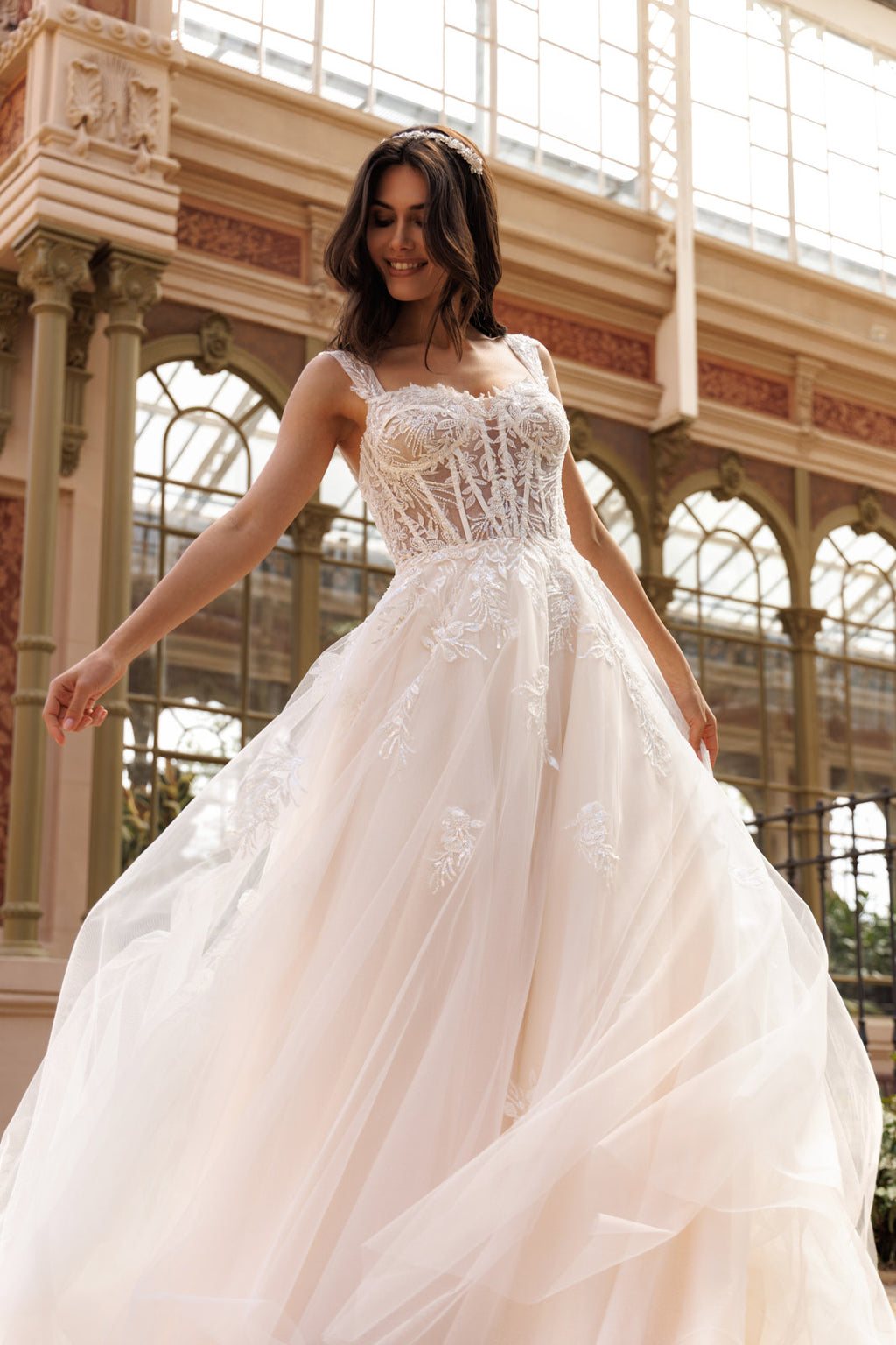 Vestido de Novia de Encaje con Transparencias y Falda de Tul