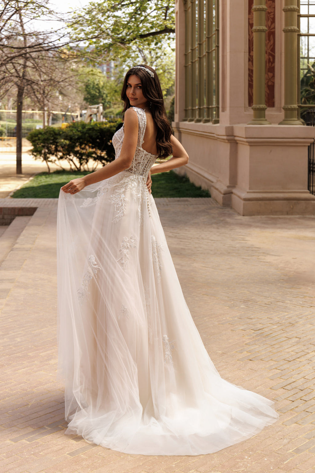 Vestido de Novia de Encaje con Transparencias y Falda de Tul