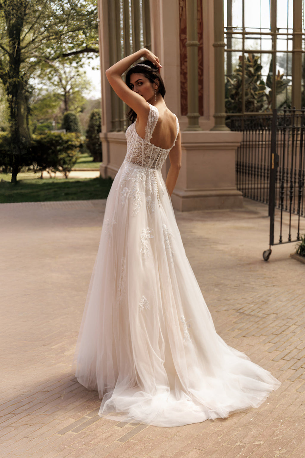 Vestido de Novia de Encaje con Transparencias y Falda de Tul