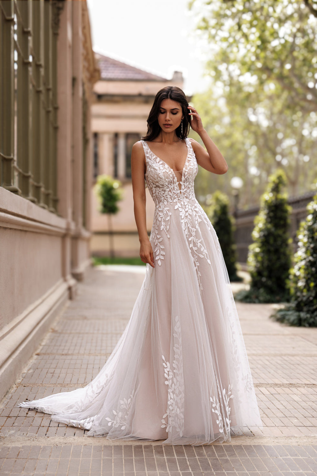 Vestido de Novia en Tul con Escote en V y Corte A