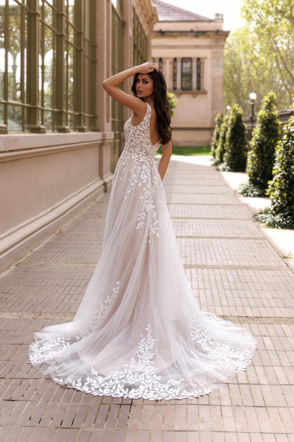 Vestido de Novia en Tul con Escote en V y Corte A